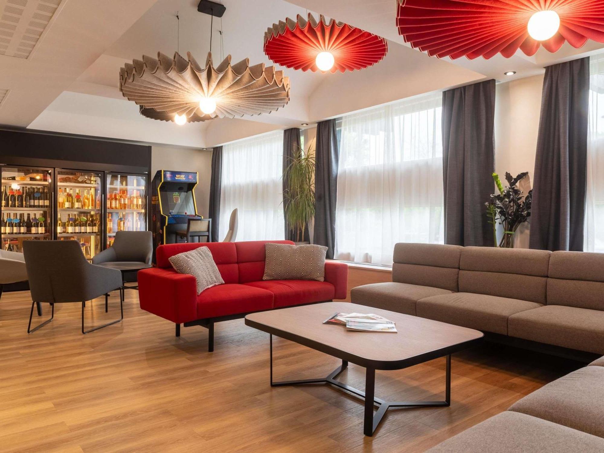 Ibis Lyon Est Bron Hotel Exterior foto