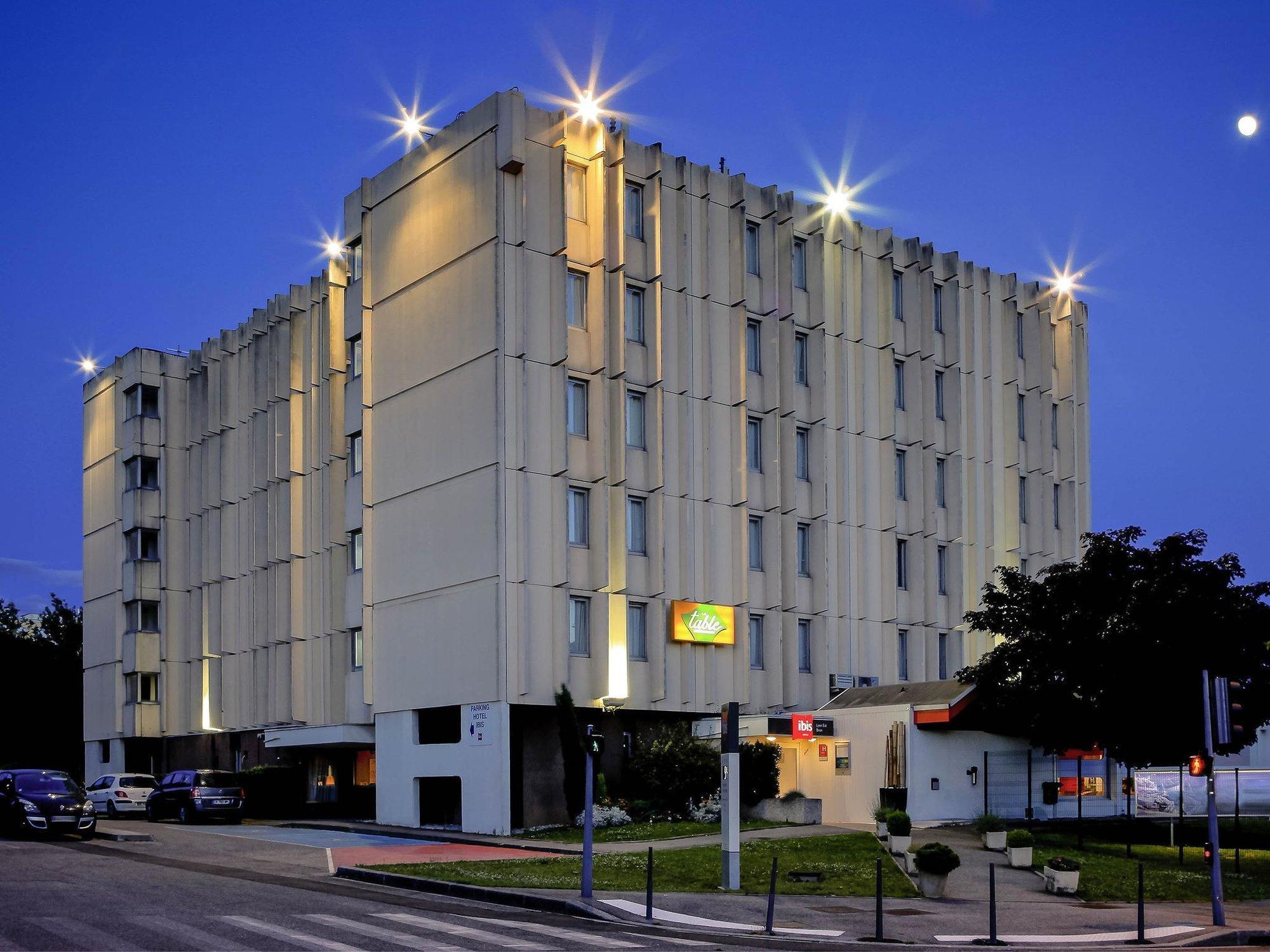 Ibis Lyon Est Bron Hotel Exterior foto